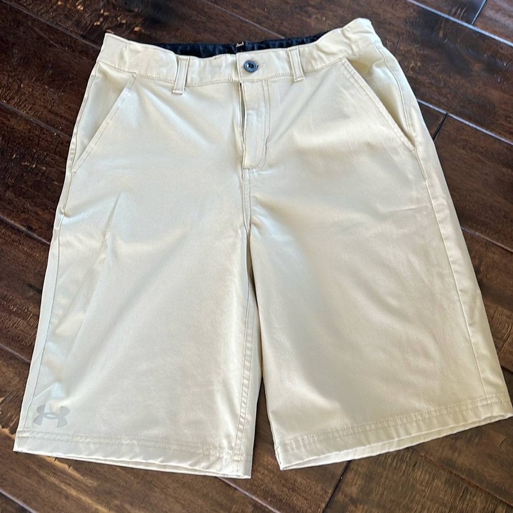 Under Armor young men’s khaki shorts!